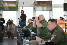 Фейгин: «Воевать прежде всего Лукашенко собирается с собственным народом»