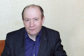 Конвейер репрессий. В Рогачеве уволенный за «распространение экстремизма» директор школы вернулся на работу в новой должности