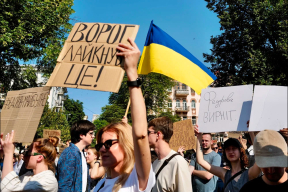 Эйдман: «Злобный старый карлик, надутый, как воздушный шар, ботоксом, — бог в этой стране»