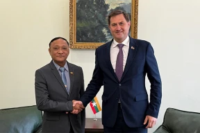 «Хунта бомбит гражданское население, а министр говорит о развитии туризма»